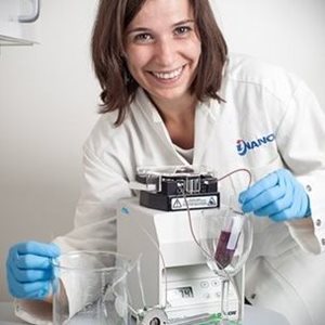 PhD student Joana Guerreiro has taken part in developing a sensor, which - by using nanoscience - can measure how we experience the feeling of dryness in wine. Photo: Lars Kruse, Aarhus University.