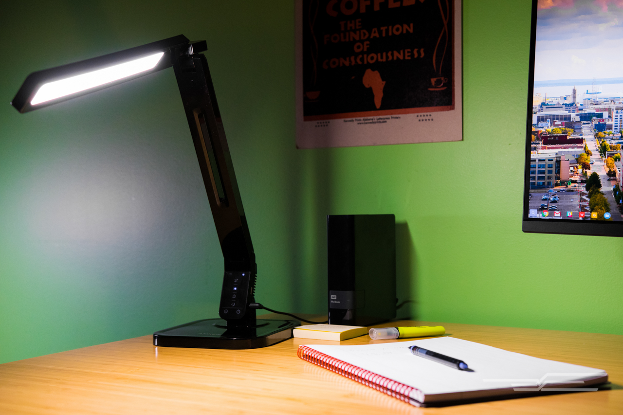 The Anker Lumos swivels, folds up, and has four color temperatures at five levels each. Photo: Kevin Purdy